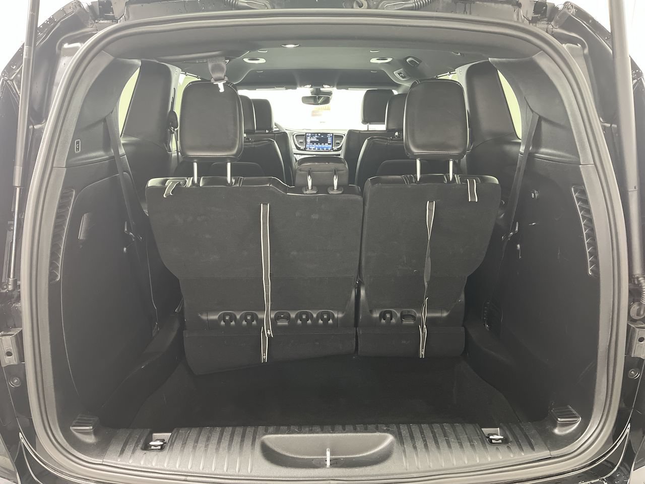 Used 2025 Chrysler Pacifica Select FWD image 29