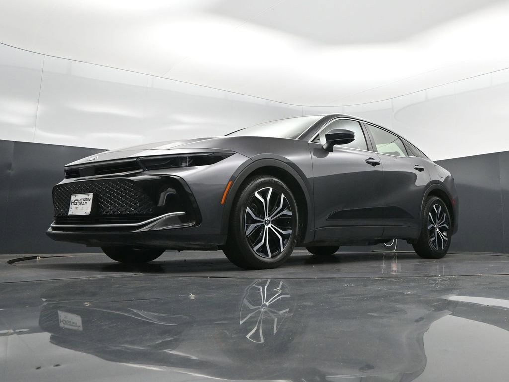 Used 2023 Toyota Crown XLE AWD/4WD image 39