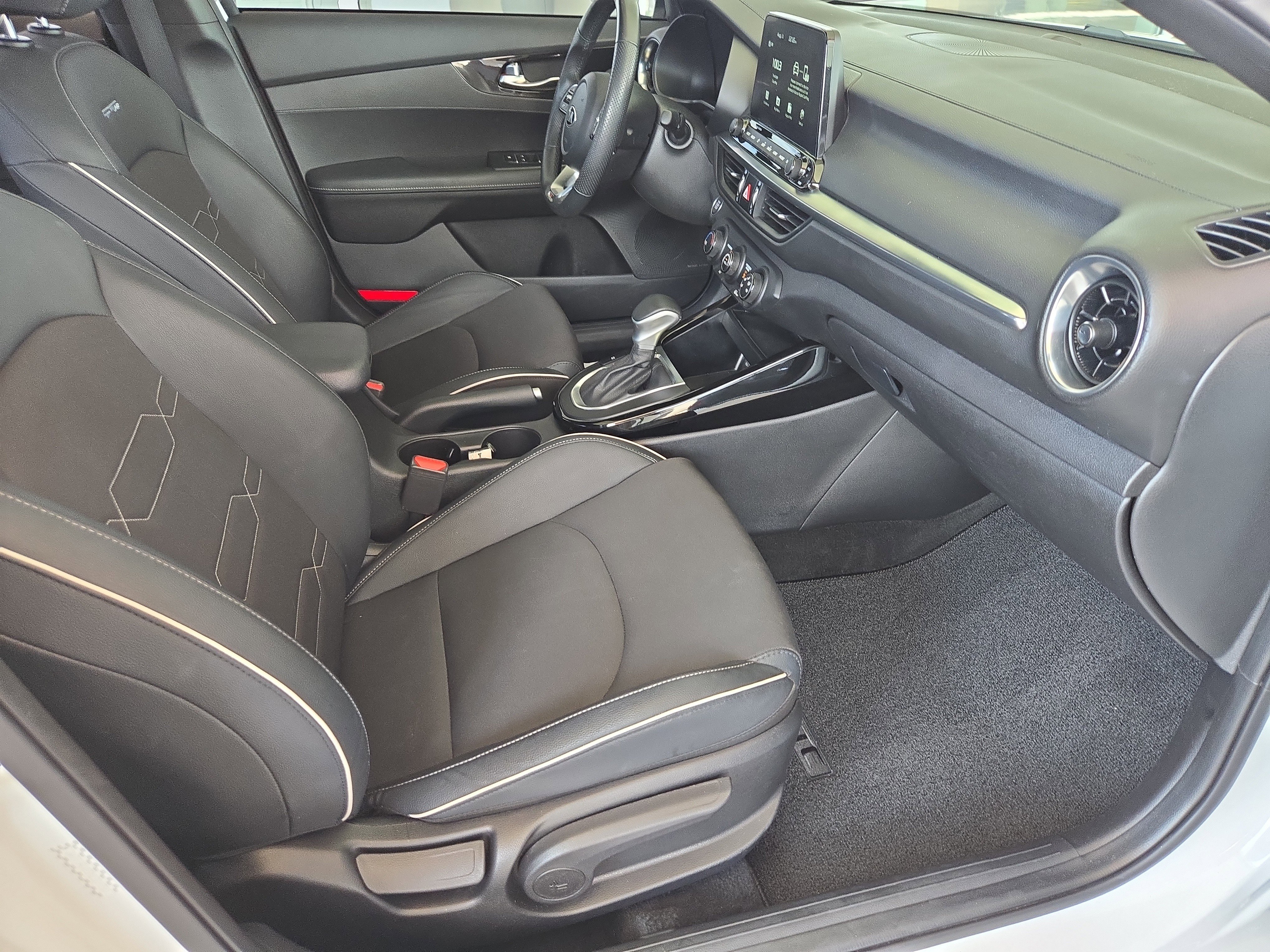 Used 2021 Kia Forte GT-Line w/ GT-Line Premium Package image 32