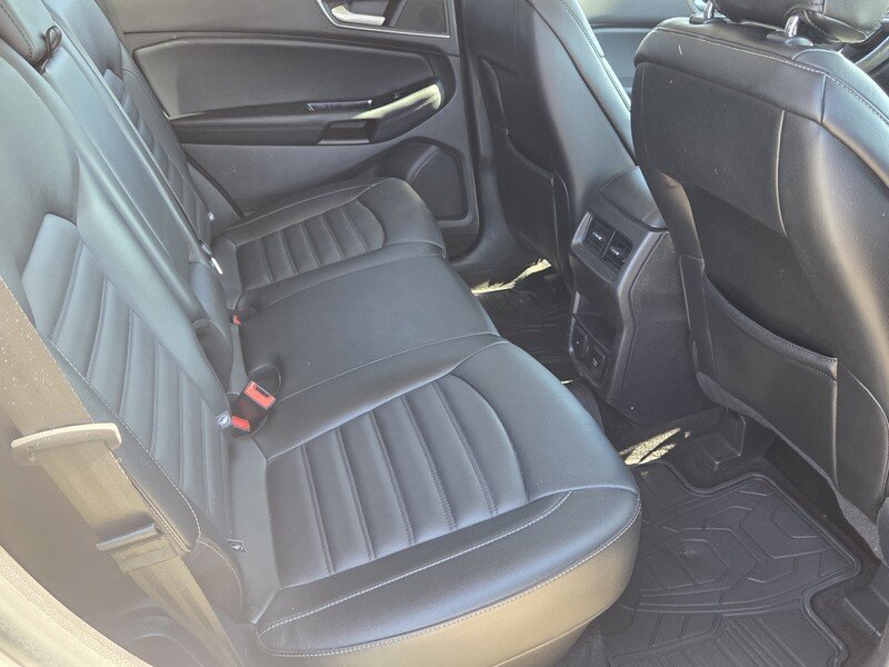 Used 2016 Ford Edge SEL w/ Equipment Group 201A AWD/4WD image 17
