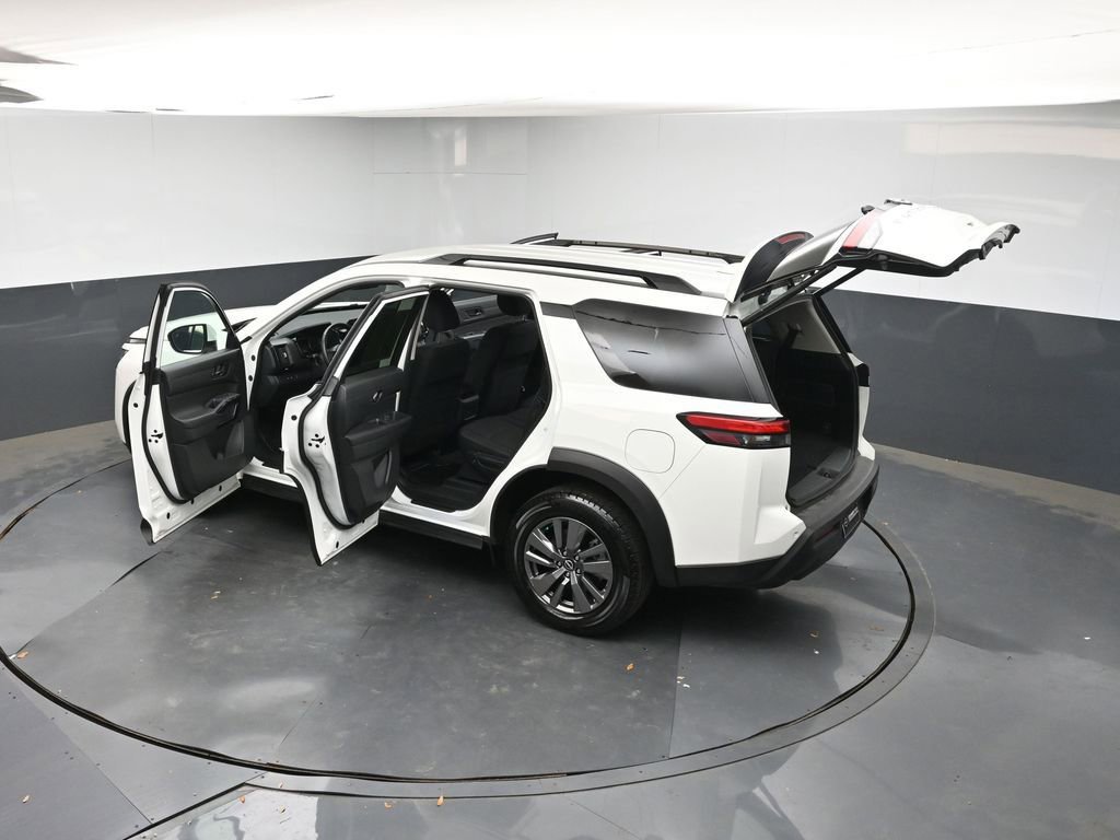 Used 2025 Nissan Pathfinder SV image 48