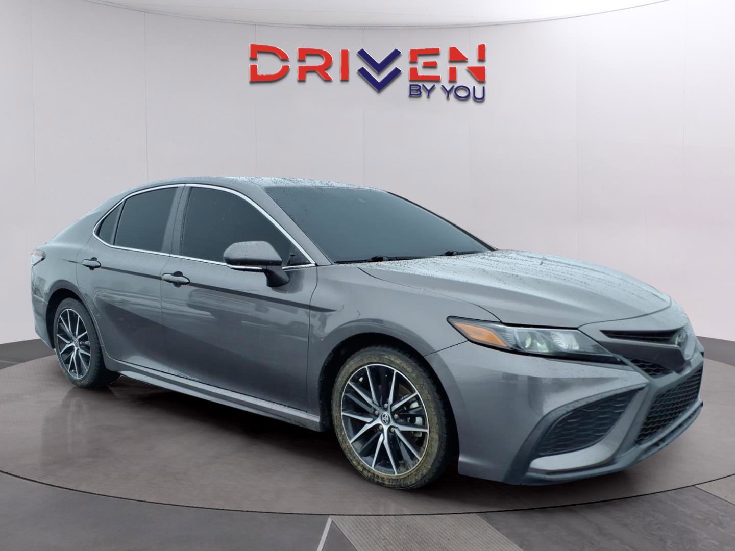 Used 2023 Toyota Camry SE image 9