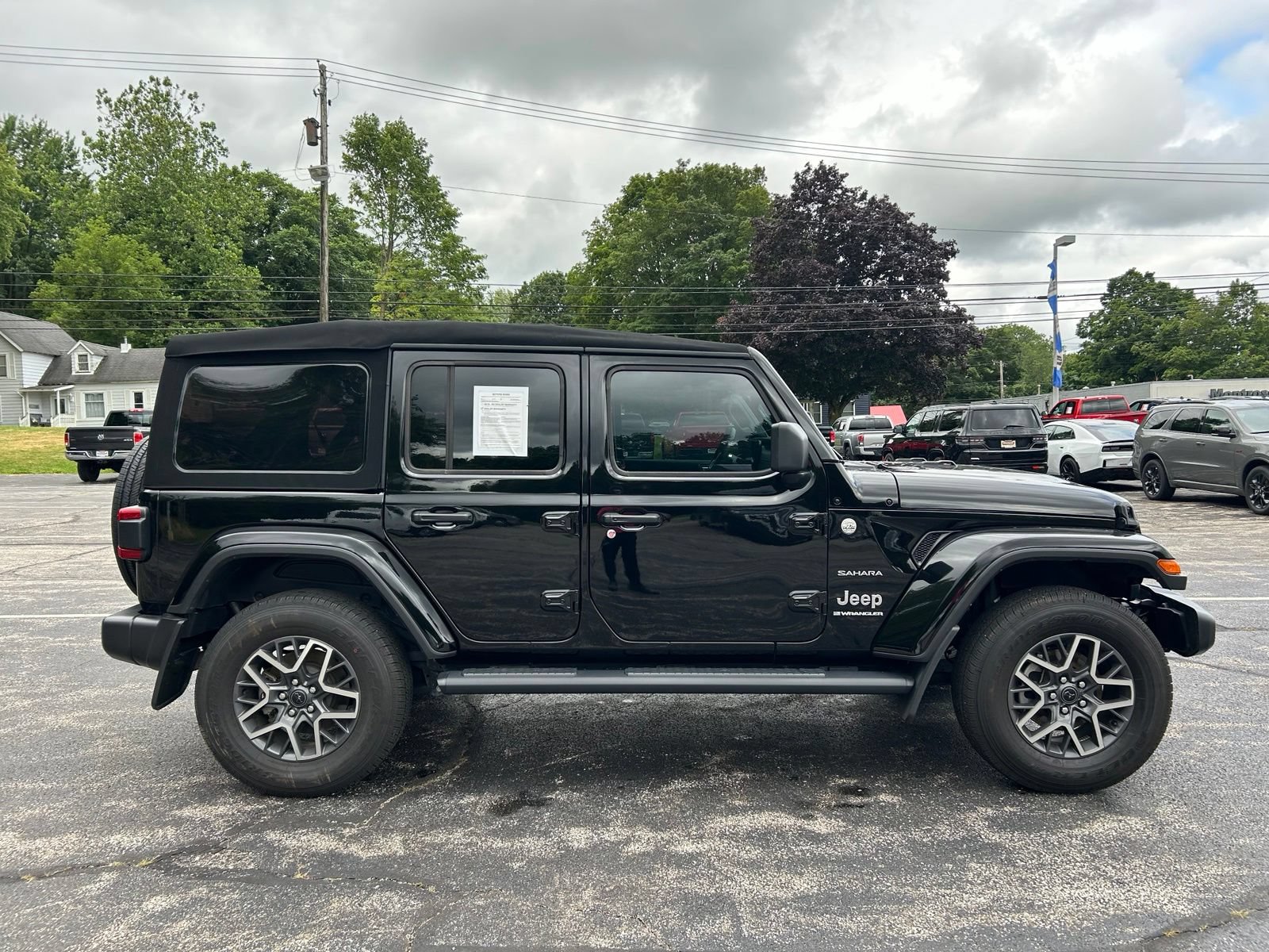 Certified 2024 Jeep Wrangler Unlimited Sahara w/ Safety Group AWD/4WD image 9
