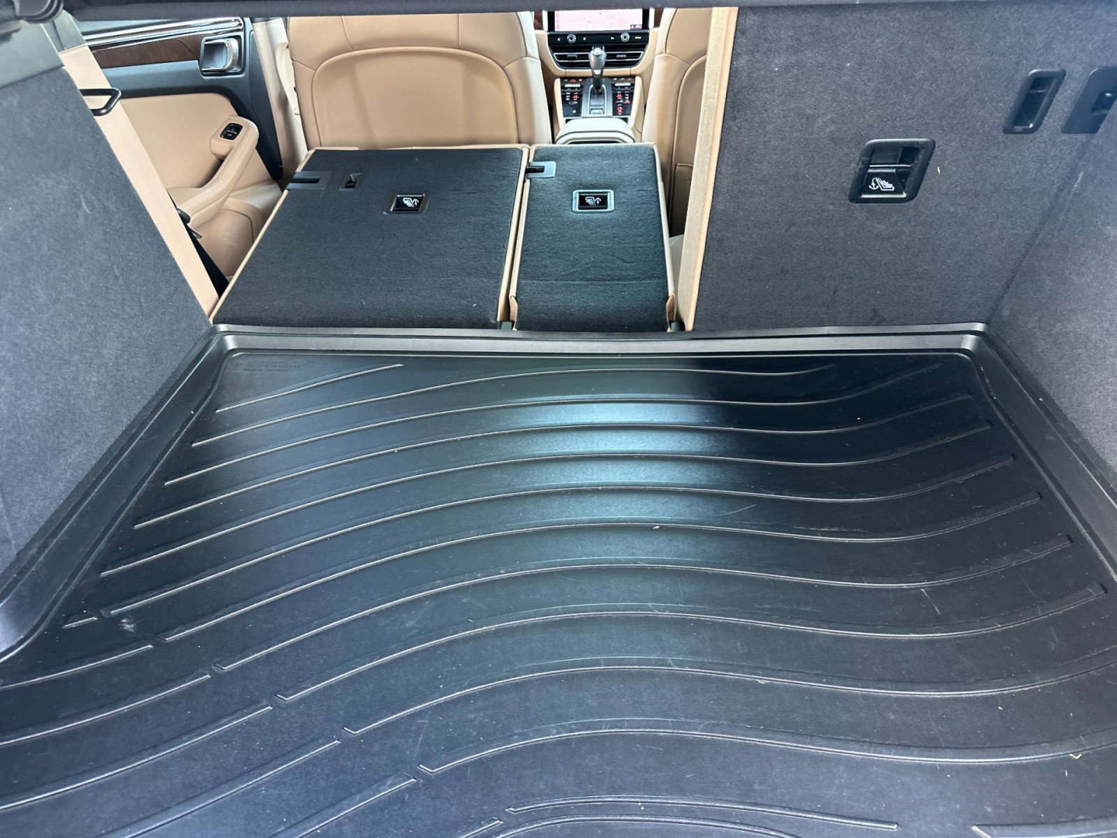 Certified 2023 Porsche Macan w/ Premium Package Plus image 15