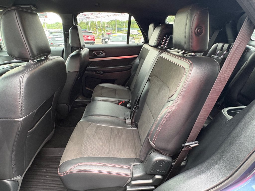 Used 2018 Ford Explorer XLT w/ Equipment Group 202A AWD/4WD image 14