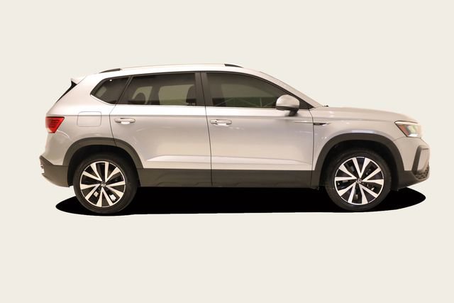 Used 2022 Volkswagen Taos SE image 4