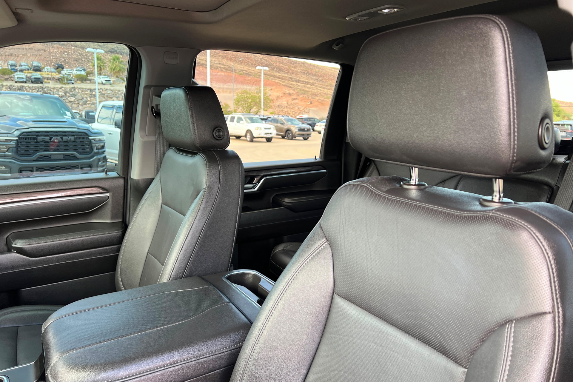 Used 2025 Chevrolet Silverado 3500 LTZ w/ LTZ Convenience Package AWD/4WD image 17