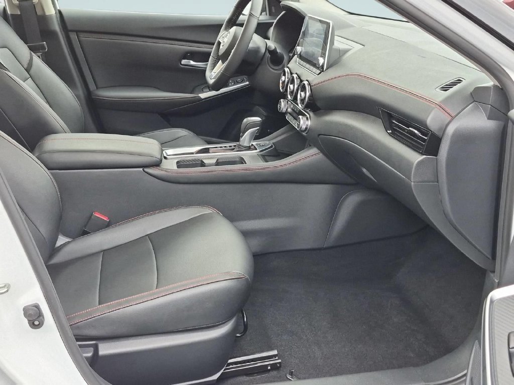 Used 2025 Nissan Sentra SR w/ SR Premium Package FWD image 31