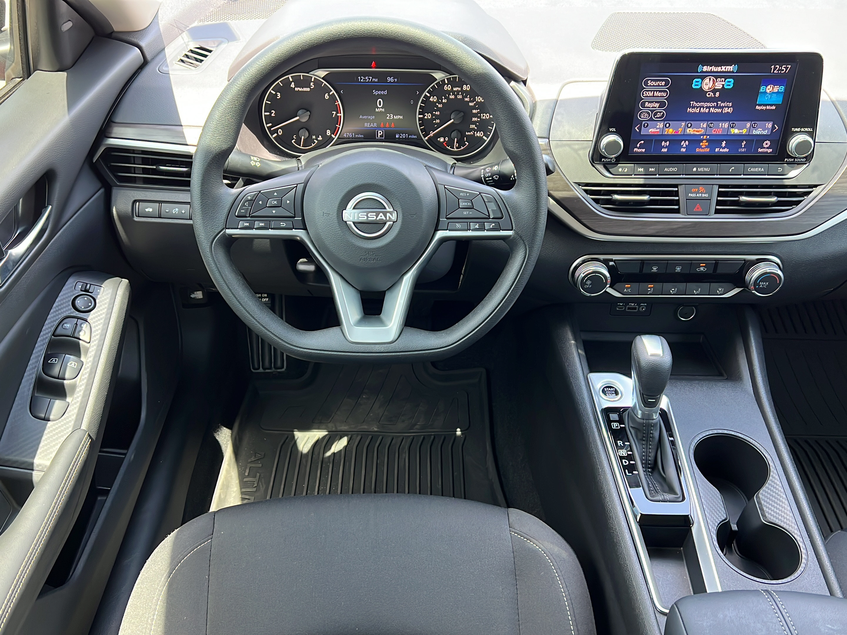 Used 2025 Nissan Altima 2.5 SV FWD image 11