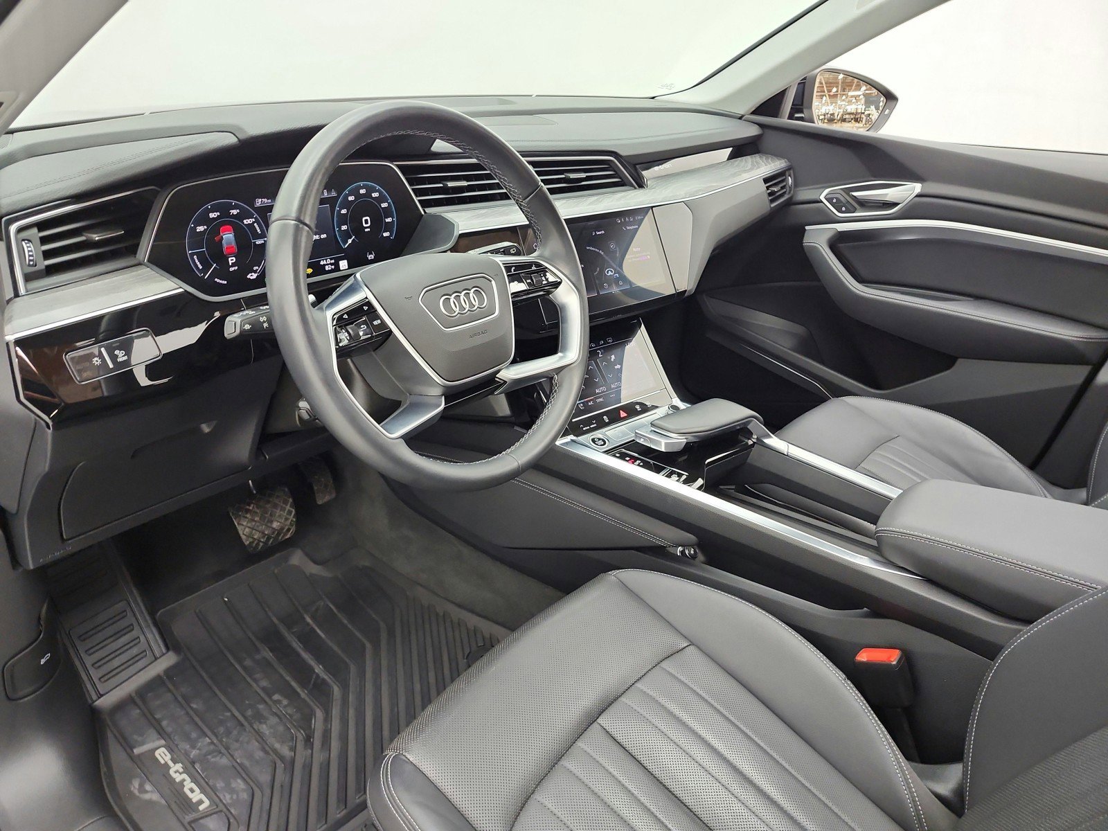 Used 2023 Audi e-tron Premium Plus w/ Premium Plus Package AWD/4WD image 12