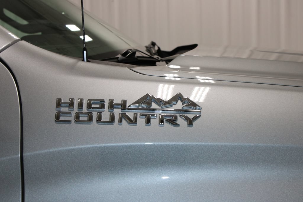 Used 2025 Chevrolet Silverado 1500 High Country w/ High Country Premium Package AWD/4WD image 13