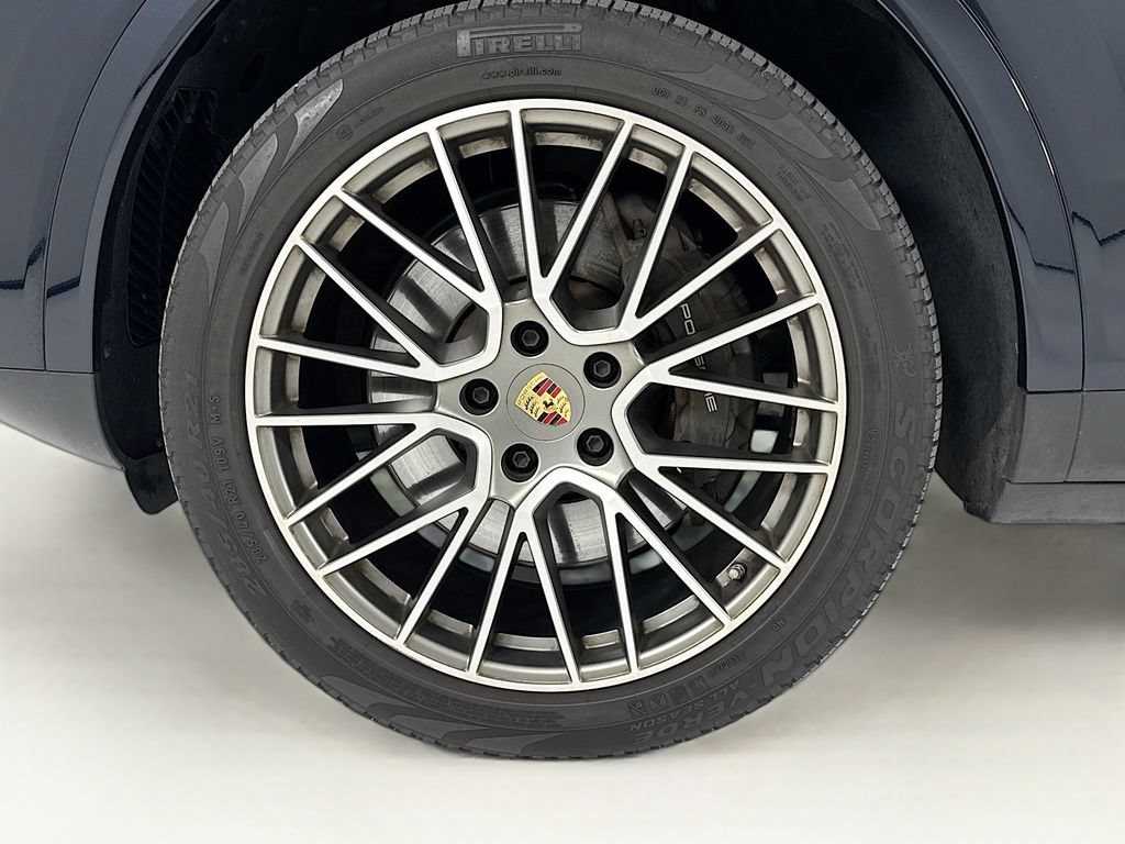 Certified 2023 Porsche Cayenne Platinum Edition AWD/4WD image 32