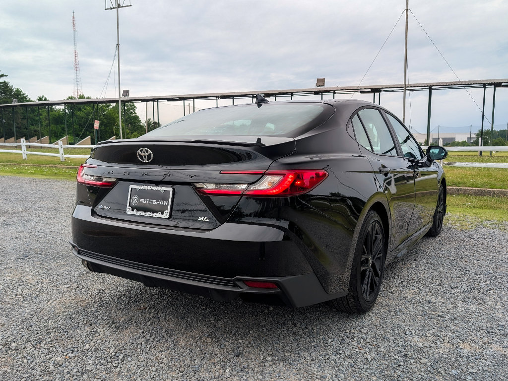 Used 2026 Toyota Camry SE FWD image 5