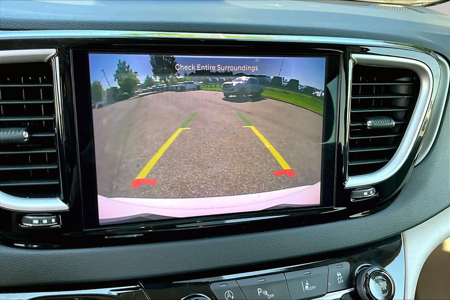 Used 2023 Chrysler Pacifica Touring-L FWD image 25
