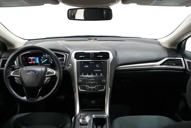 Used 2019 Ford Fusion SE image 12