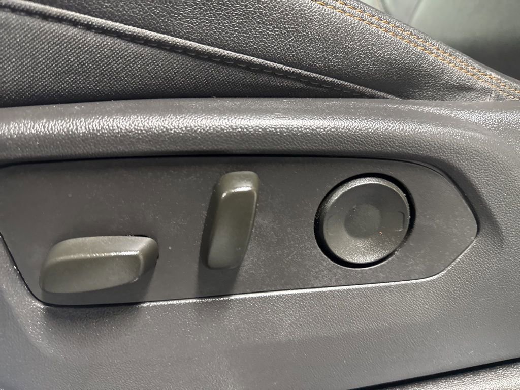 Used 2023 GMC Sierra 1500 AT4 w/ Technology Package image 9