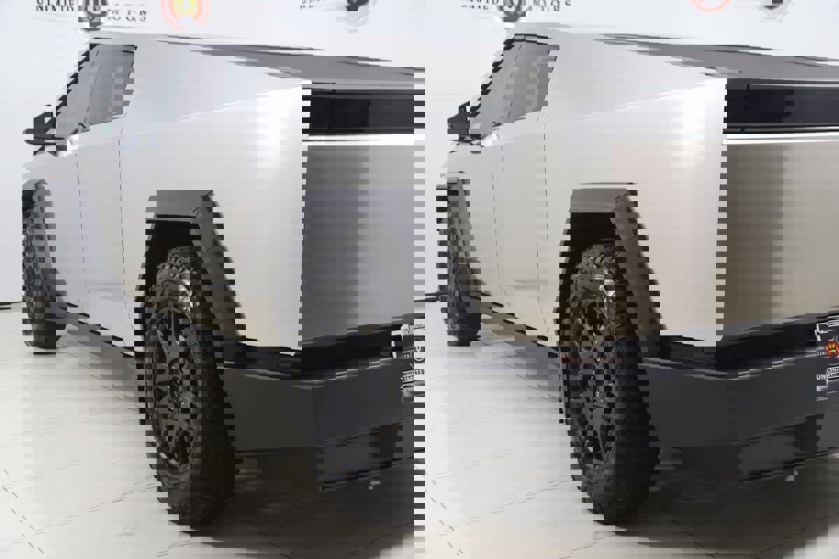 Used 2024 Tesla Cybertruck AWD Crew Cab image 27