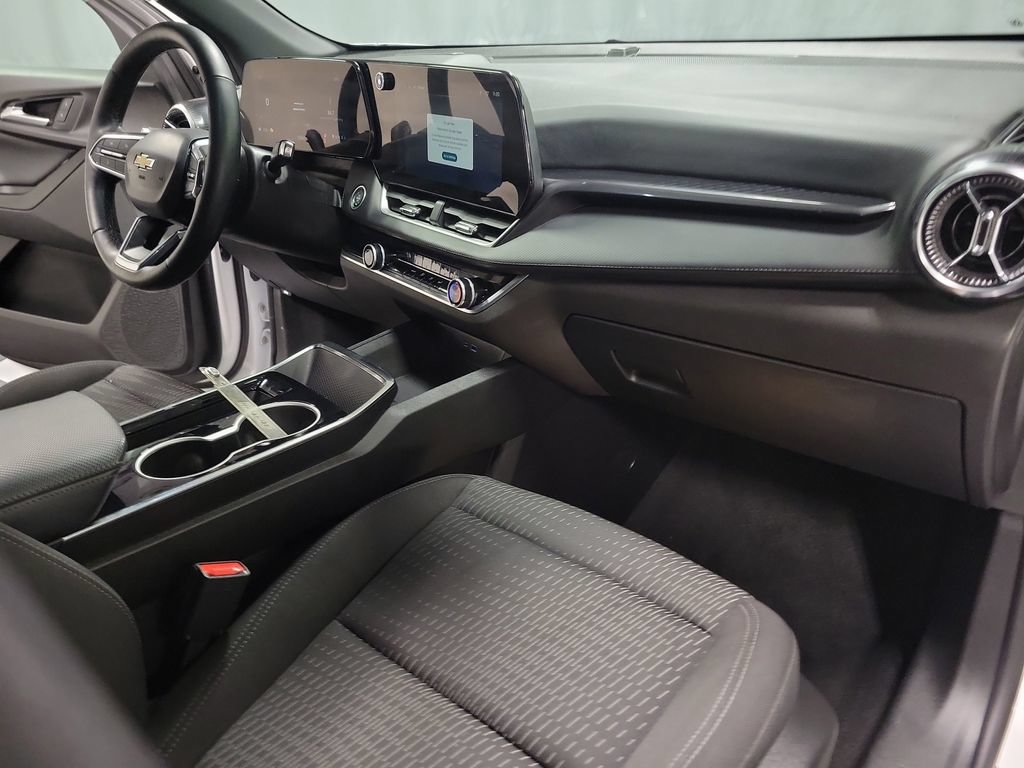 Used 2025 Chevrolet Equinox LT FWD image 33