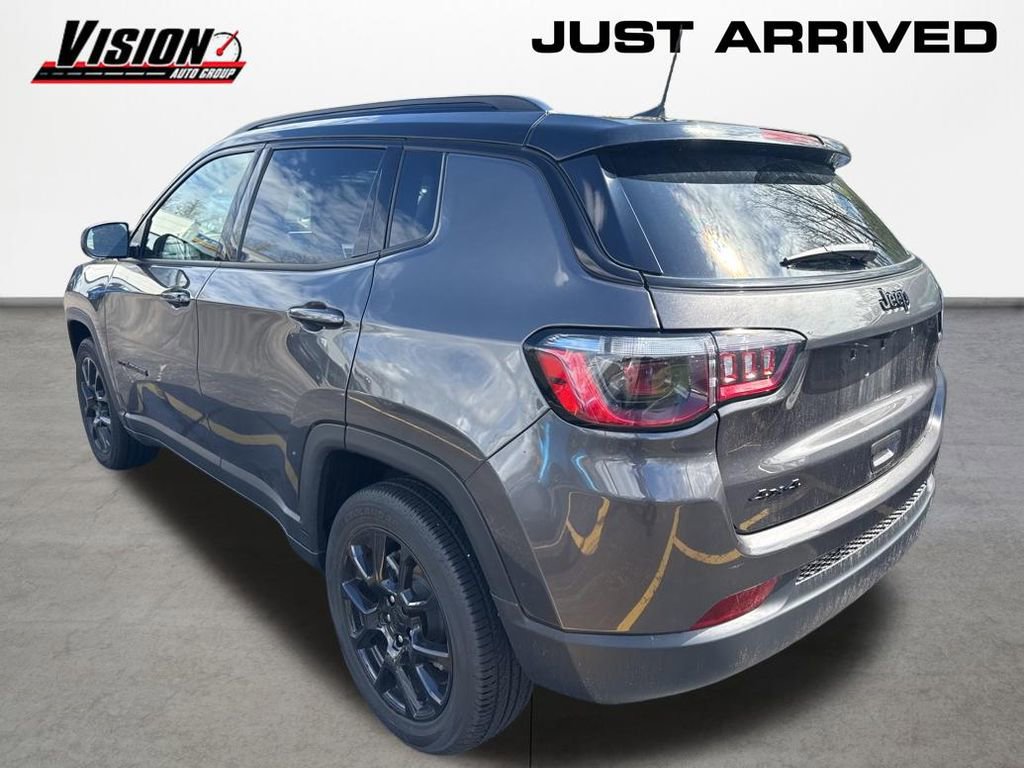 Used 2022 Jeep Compass Latitude w/ Sun and Sound Group AWD/4WD image 6