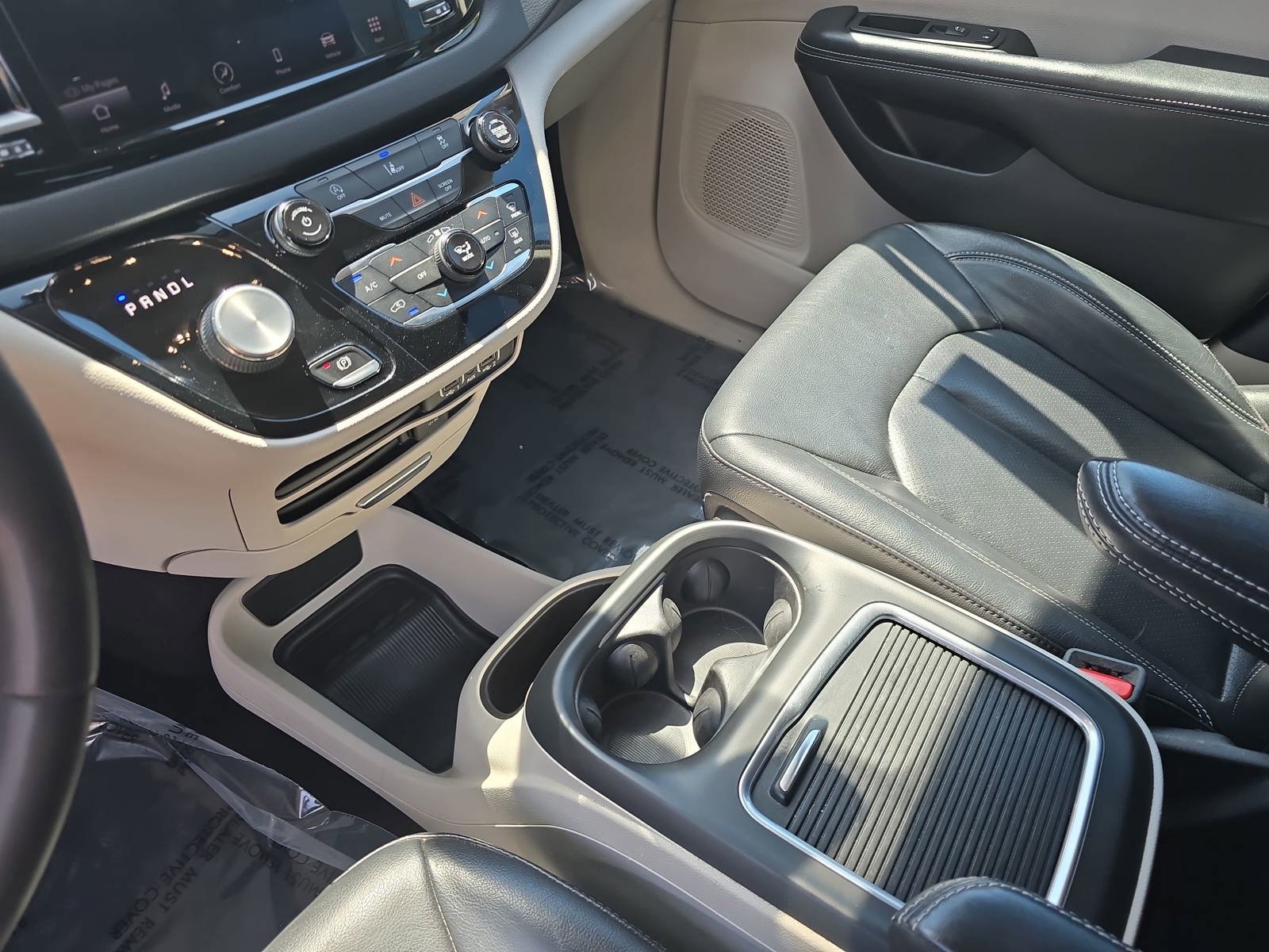 Used 2022 Chrysler Pacifica Touring-L FWD image 27