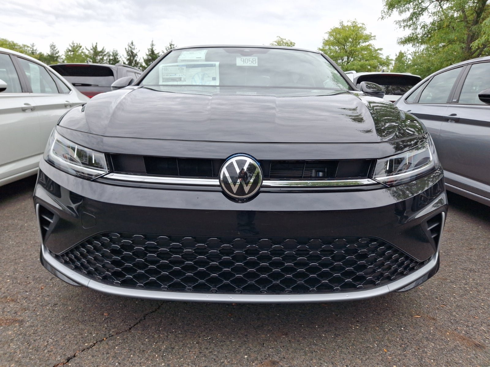 New 2027 Volkswagen Jetta SE FWD image 2