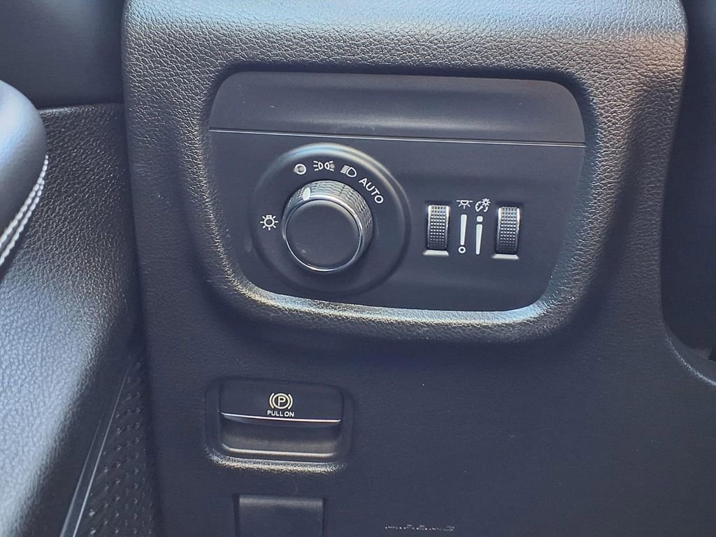 Certified 2023 Jeep Grand Cherokee L Laredo image 18