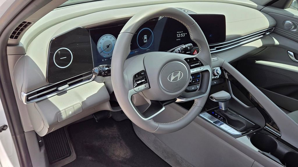 Used 2024 Hyundai Elantra SEL w/ Convenience Package FWD image 9