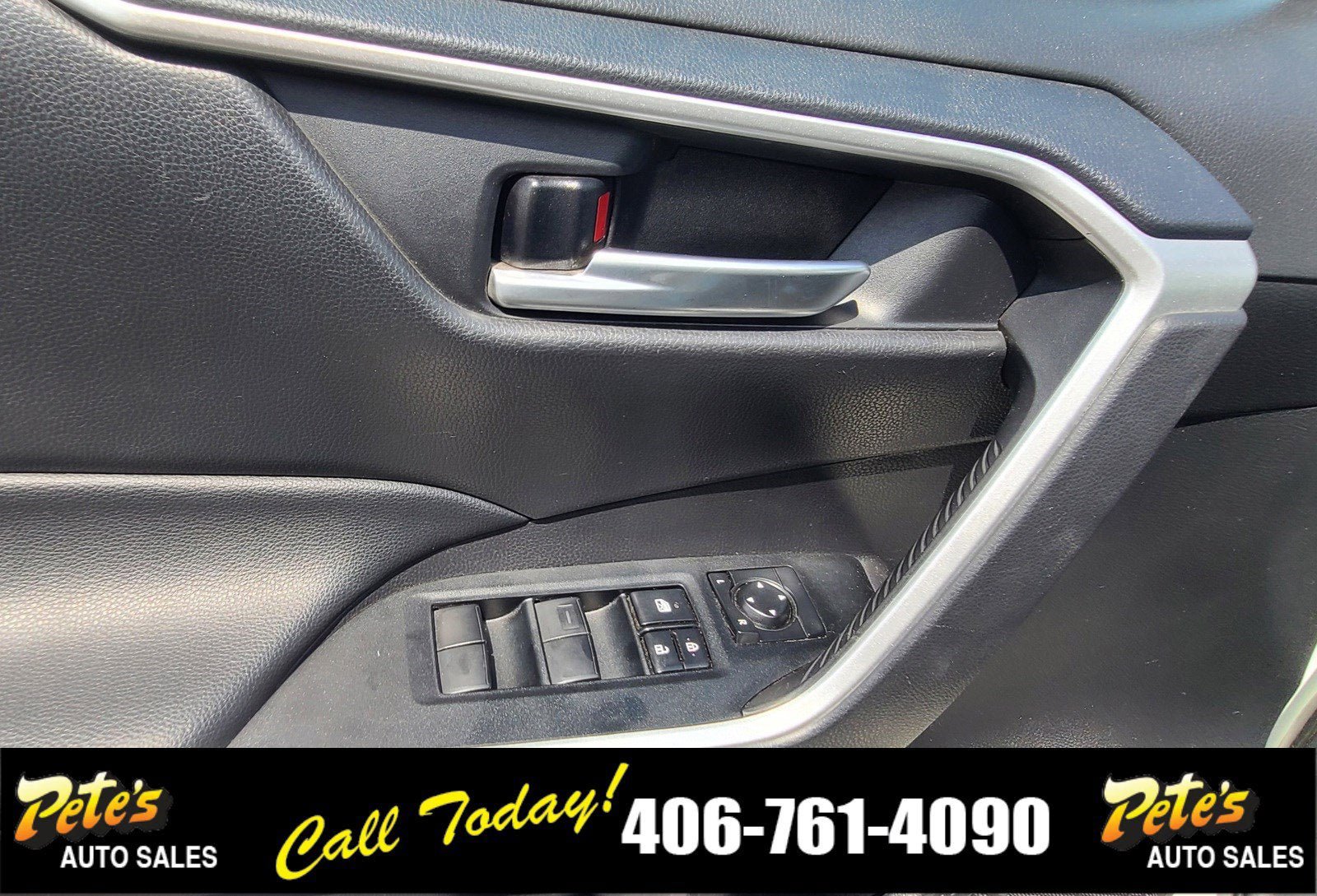 Used 2021 Toyota RAV4 XLE AWD/4WD image 18