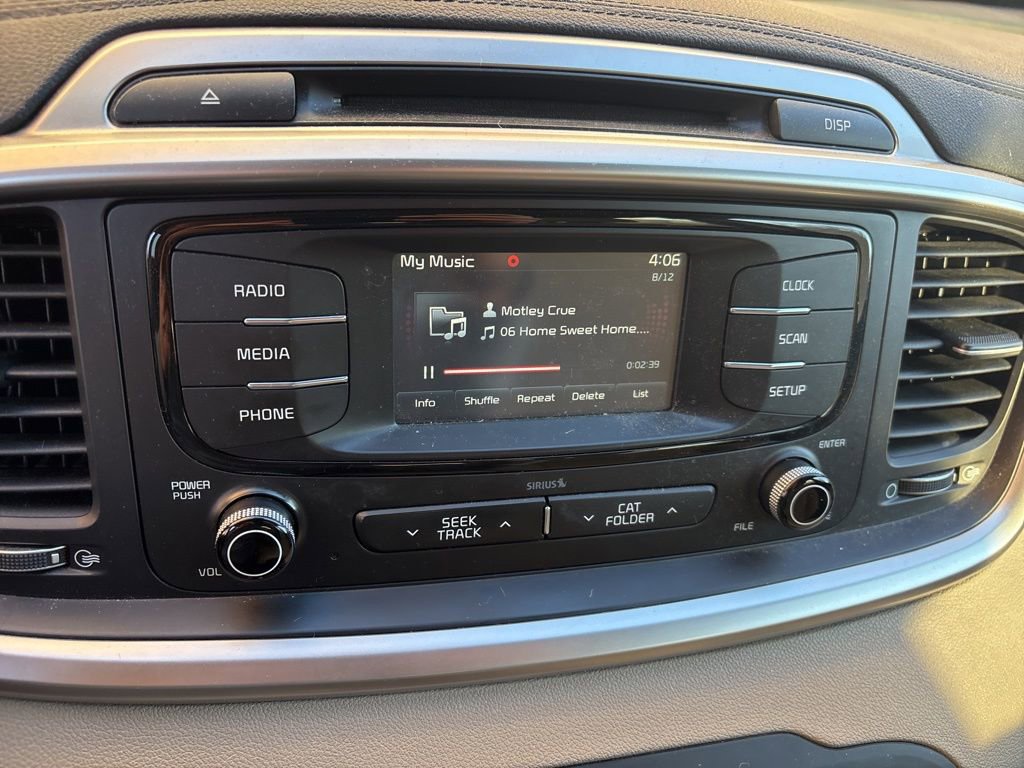 Used 2018 Kia Sorento LX image 16