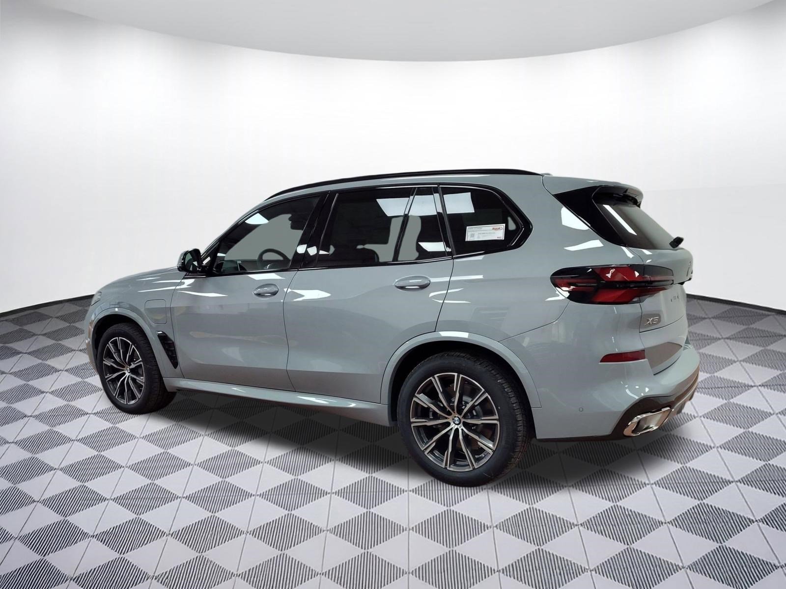 New 2026 BMW X5 xDrive50e image 3