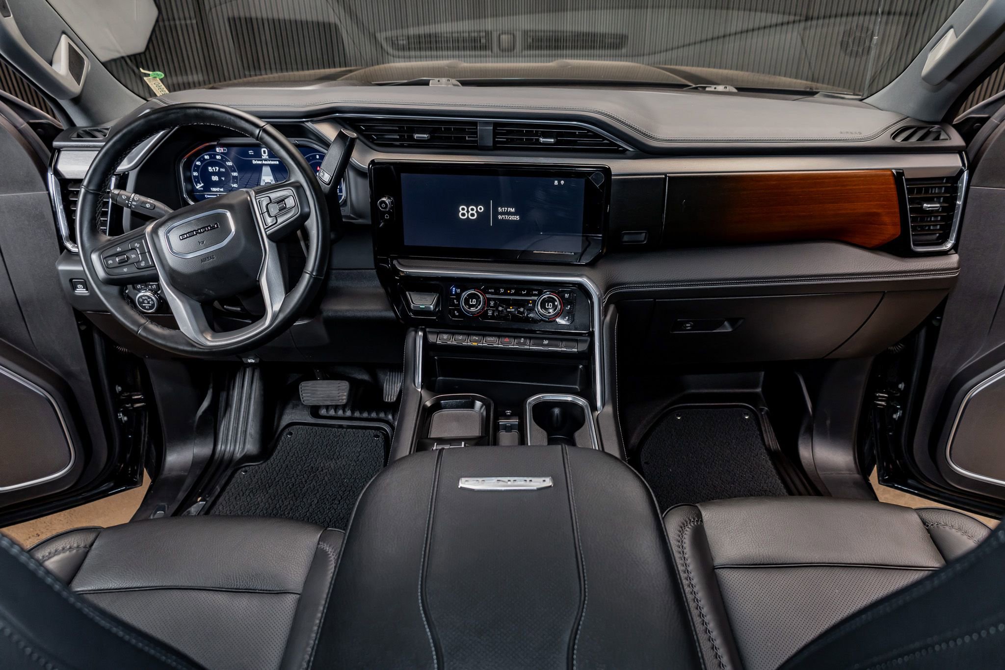 Used 2025 GMC Sierra 3500 Denali w/ Denali Reserve Package image 17