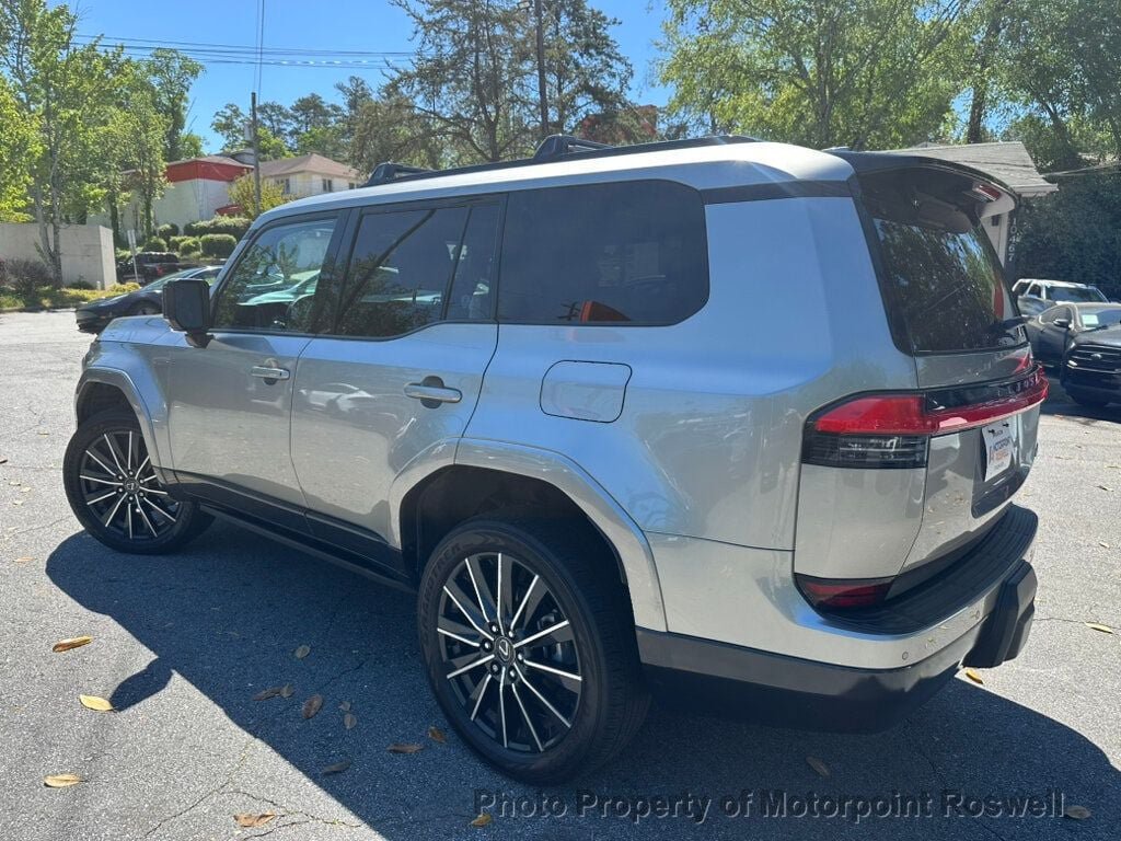 Used 2024 Lexus GX 550 w/ Accessory Package (Z1) AWD/4WD image 4