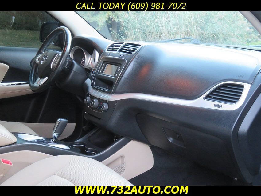 Used 2015 Dodge Journey SXT w/ Flexible Seating Group image 6