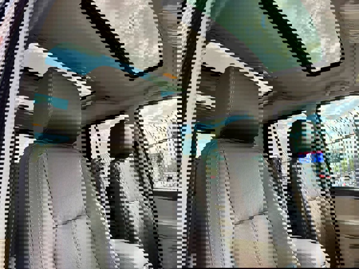 Used 2016 Land Rover LR4 HSE LUX image 35