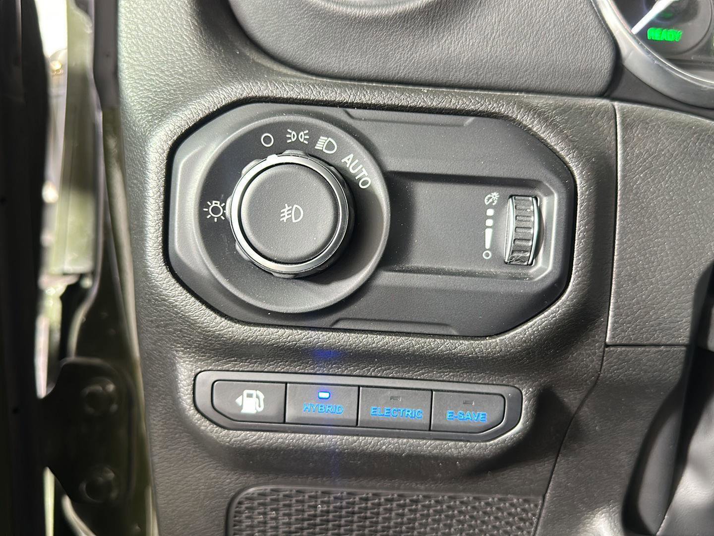 Used 2023 Jeep Wrangler Sahara w/ Cold Weather Group image 14