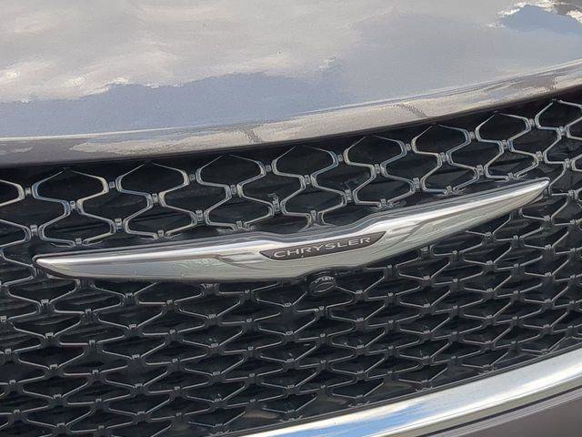 Certified 2023 Chrysler Pacifica Touring-L image 13