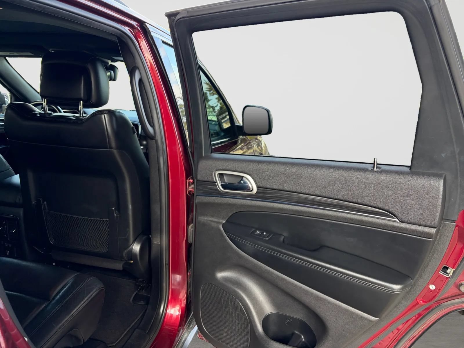 Used 2019 Jeep Grand Cherokee Limited AWD/4WD image 17