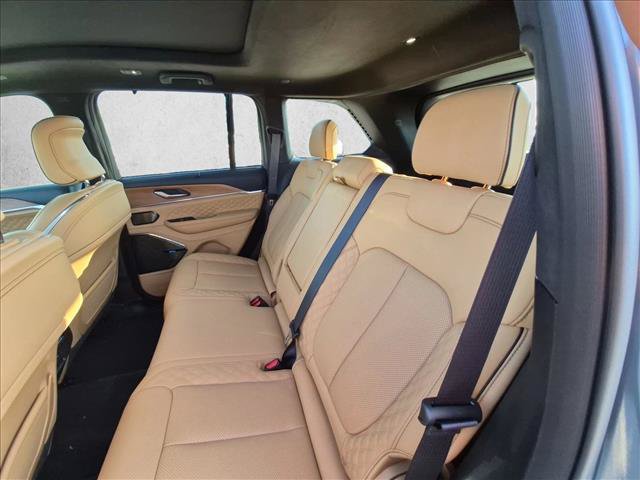Used 2026 Jeep Grand Cherokee Summit w/ Obsidian Package AWD/4WD image 15