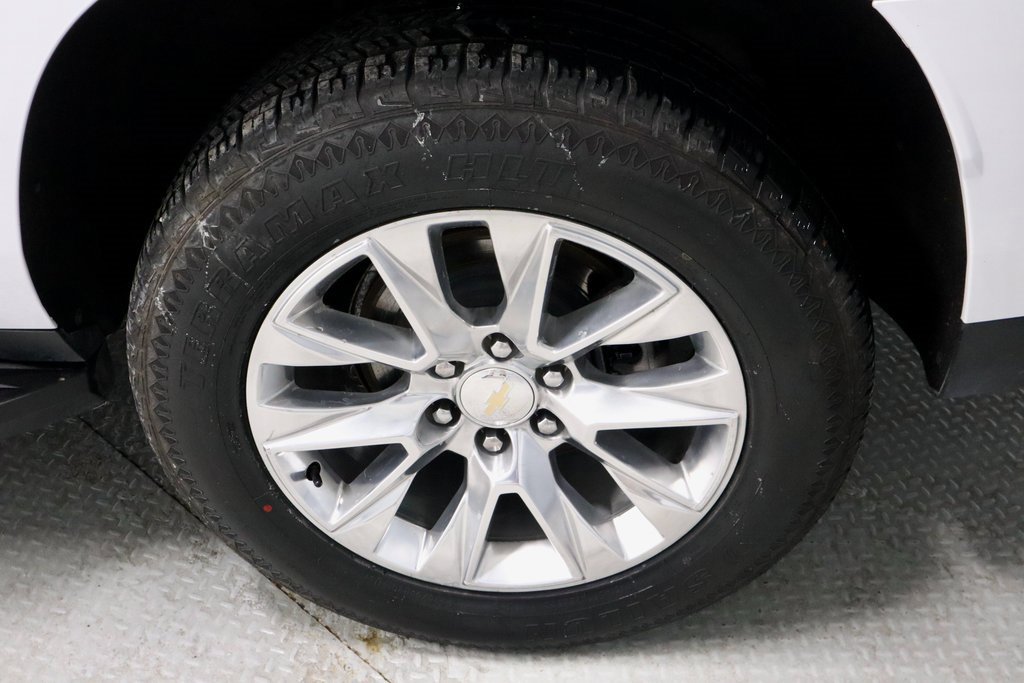 Used 2023 Chevrolet Suburban Premier image 18