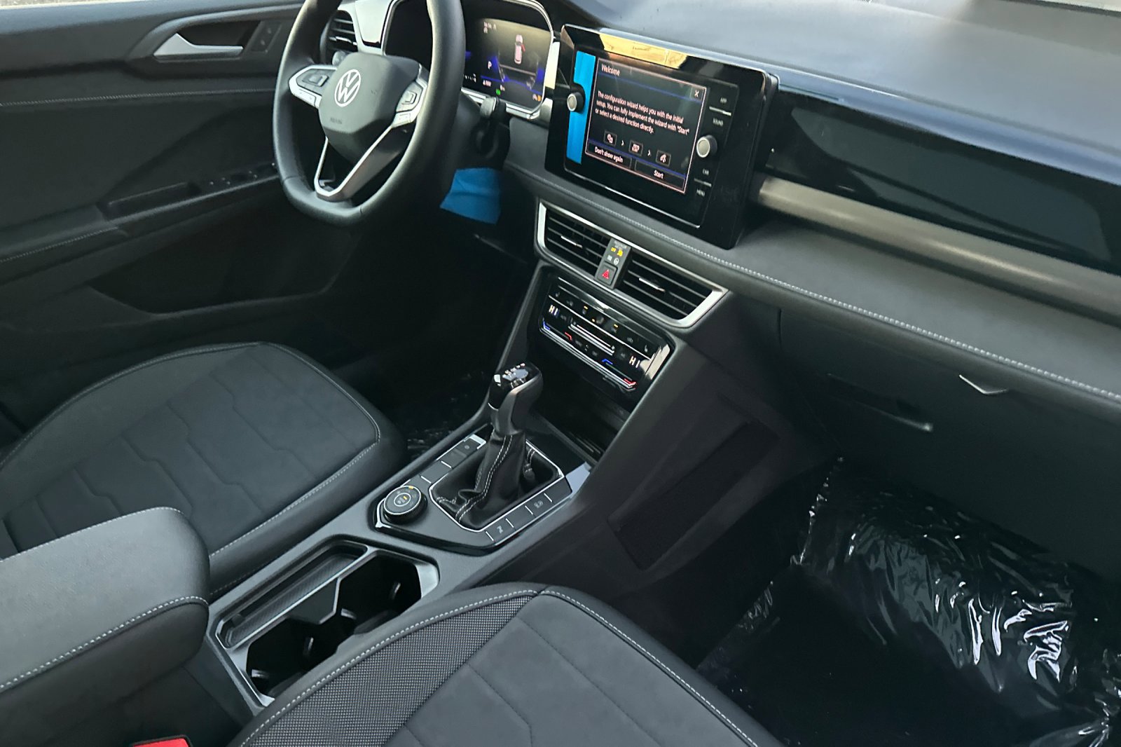 New 2026 Volkswagen Taos SE image 16