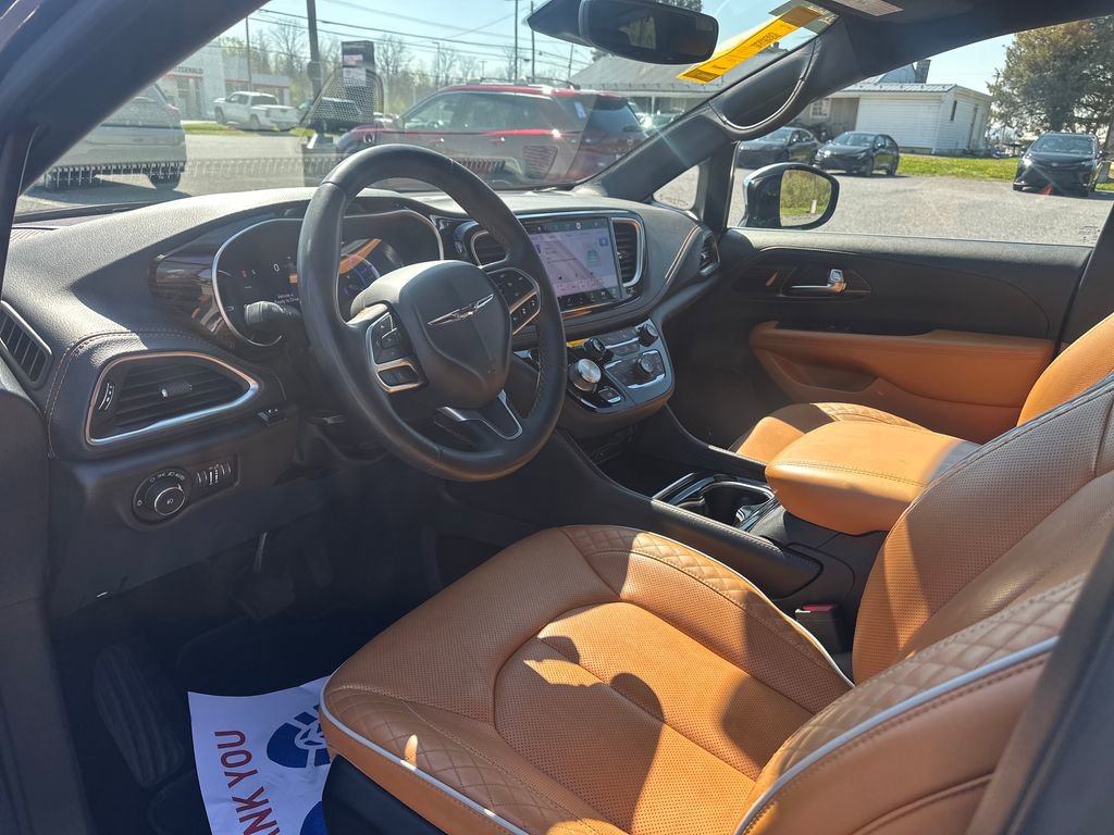 Used 2023 Chrysler Pacifica Pinnacle image 9