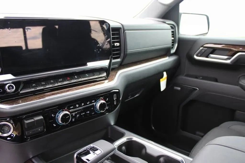 New 2025 GMC Sierra 1500 Elevation image 15