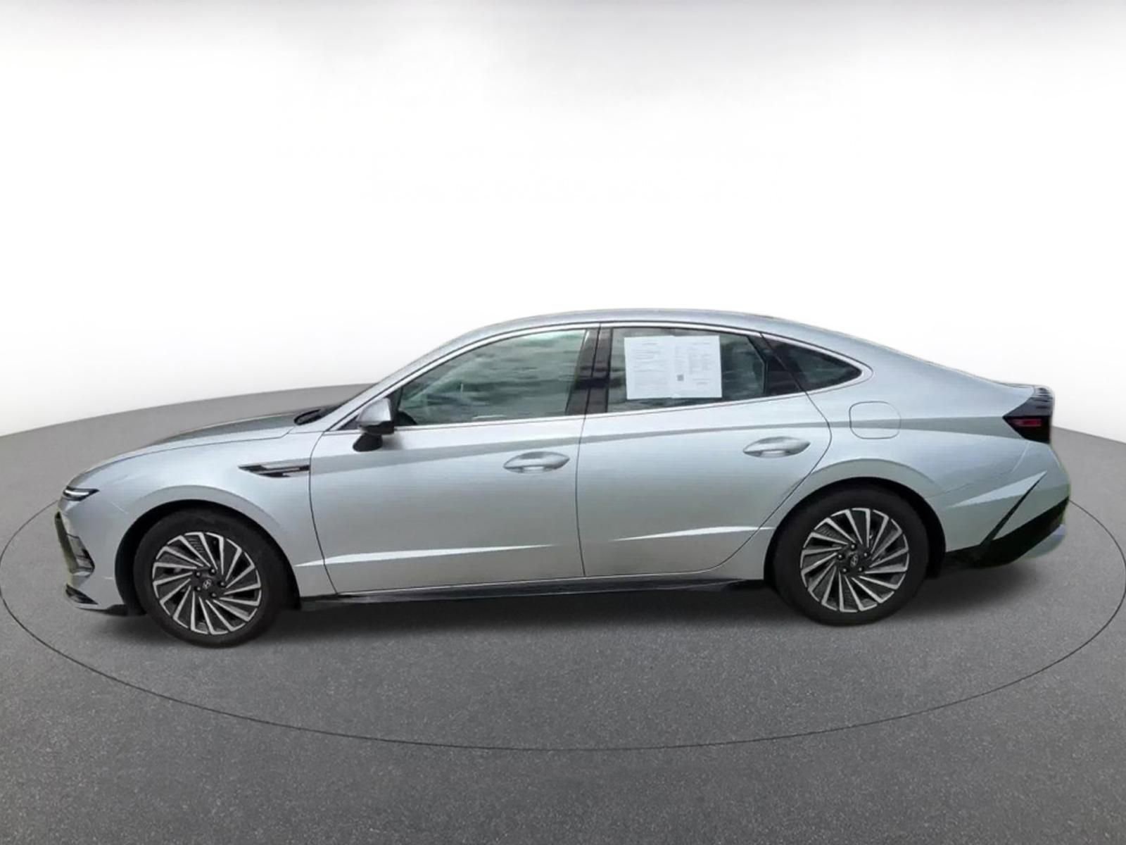Used 2025 Hyundai Sonata SEL FWD image 10