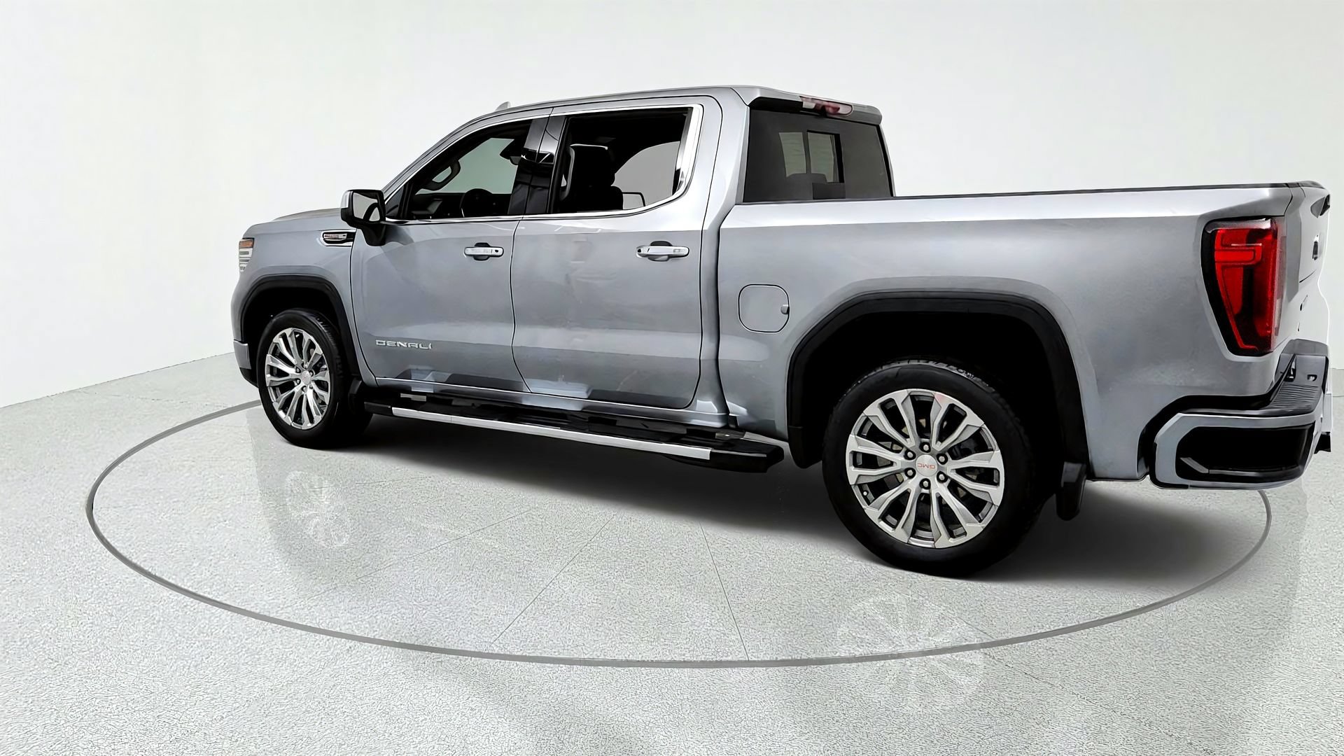 Used 2023 GMC Sierra 1500 Denali w/ Technology Package AWD/4WD image 3
