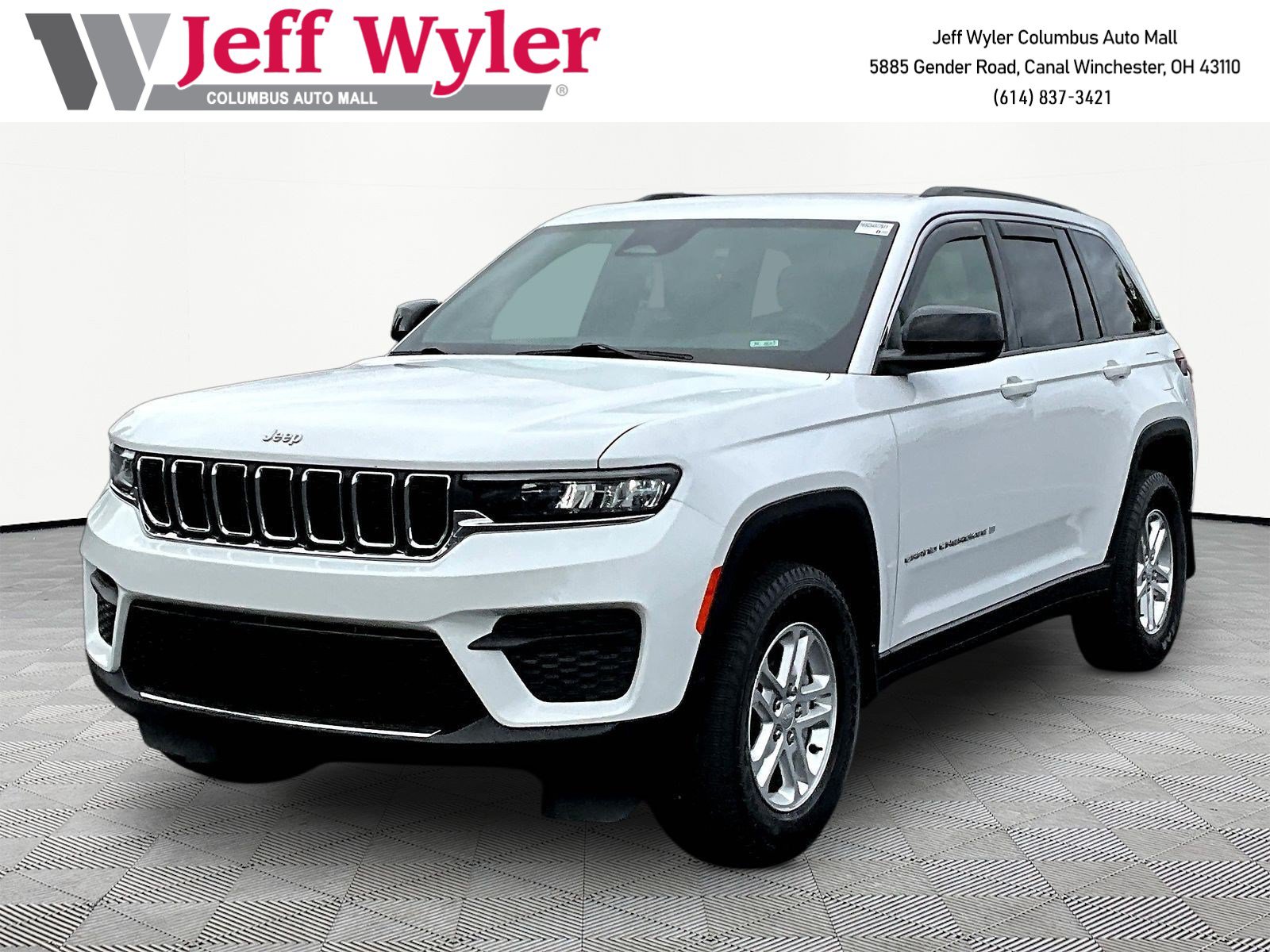 Used 2025 Jeep Grand Cherokee Laredo w/ Luxury Tech Group I AWD/4WD image 1