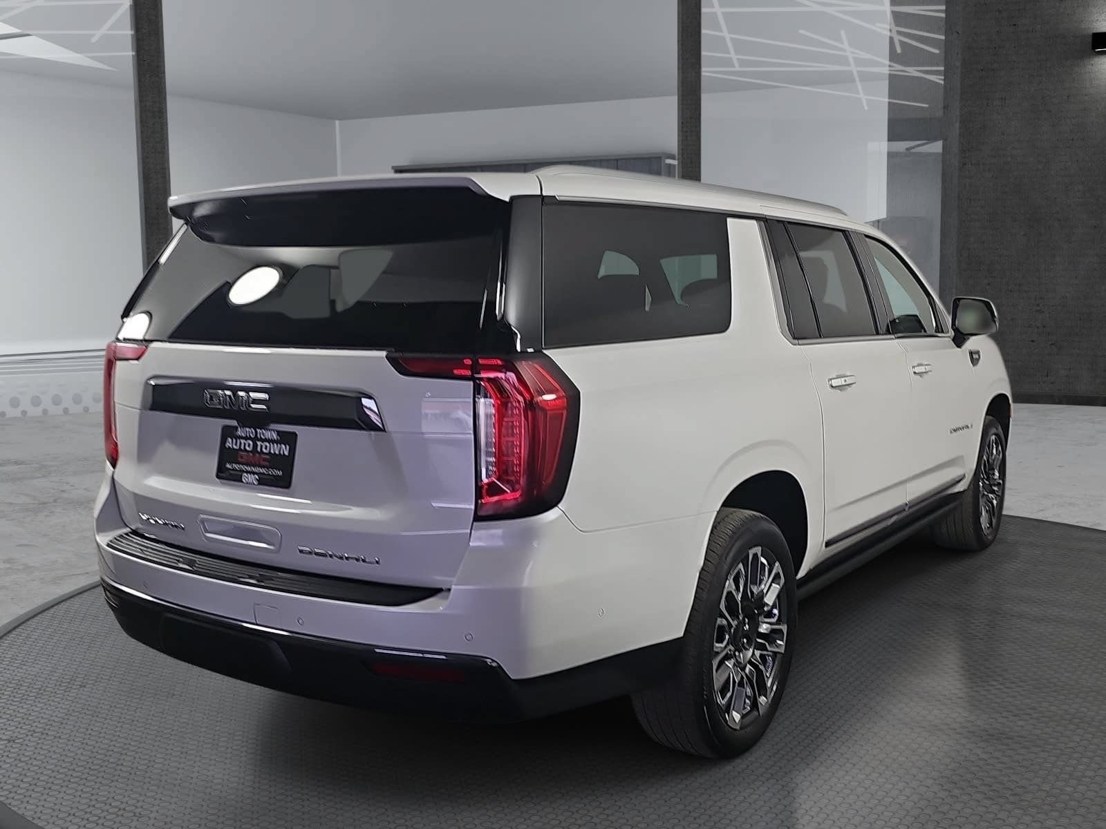 Used 2023 GMC Yukon XL Denali Ultimate AWD/4WD image 5