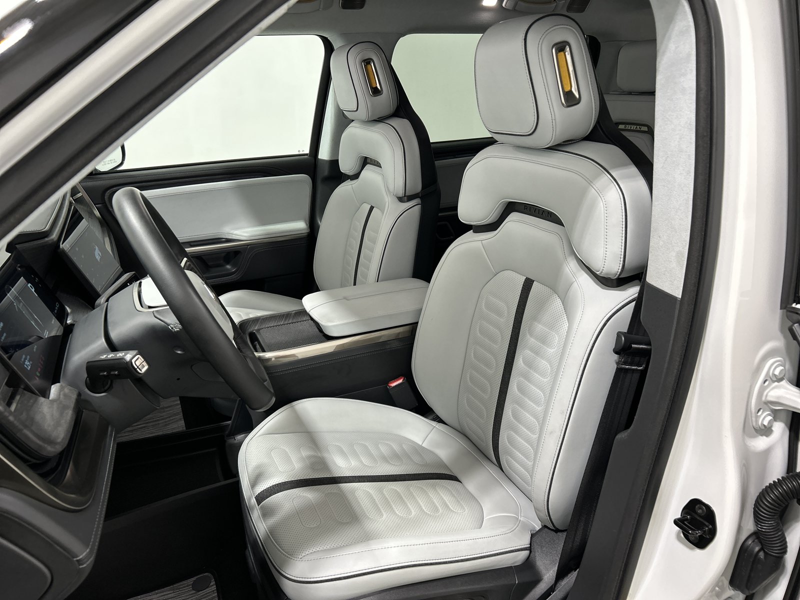 Used 2023 Rivian R1S Adventure AWD/4WD image 20