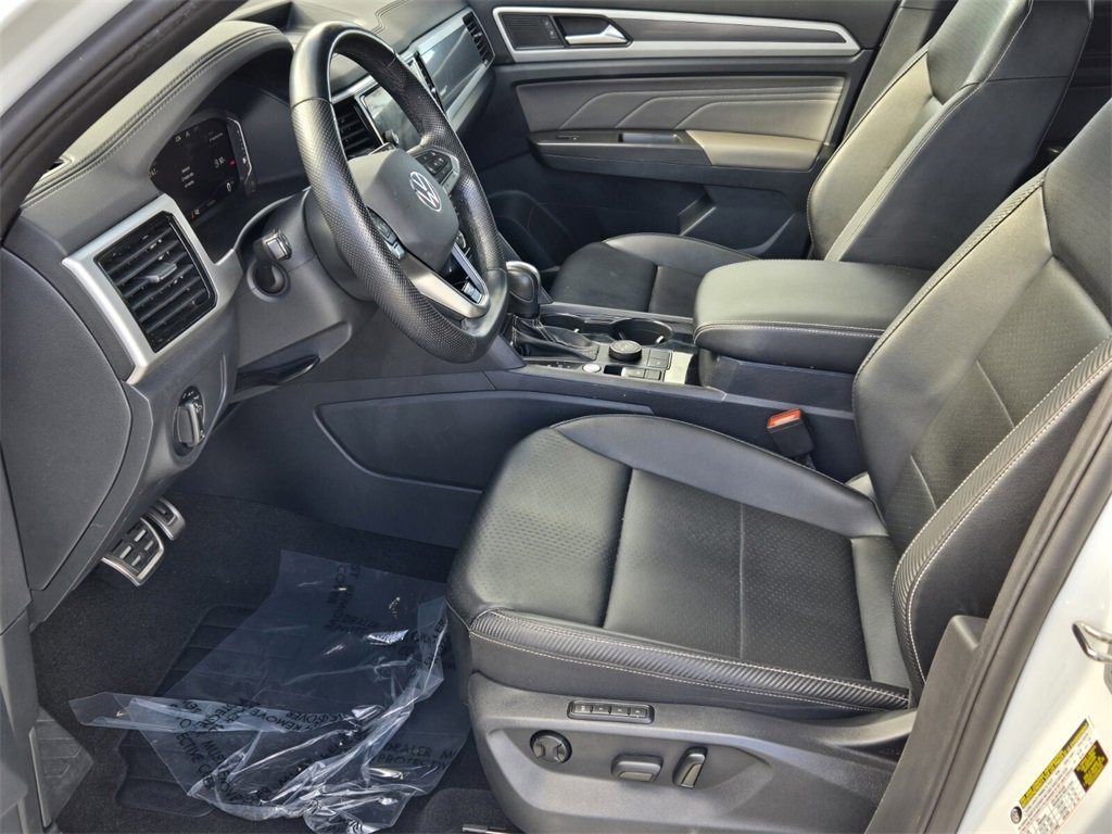 Certified 2022 Volkswagen Atlas Cross Sport SEL R-Line image 11