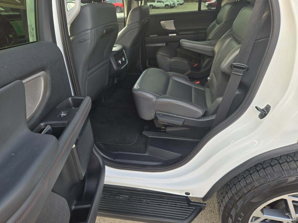 Used 2025 Ford Expedition Active image 8