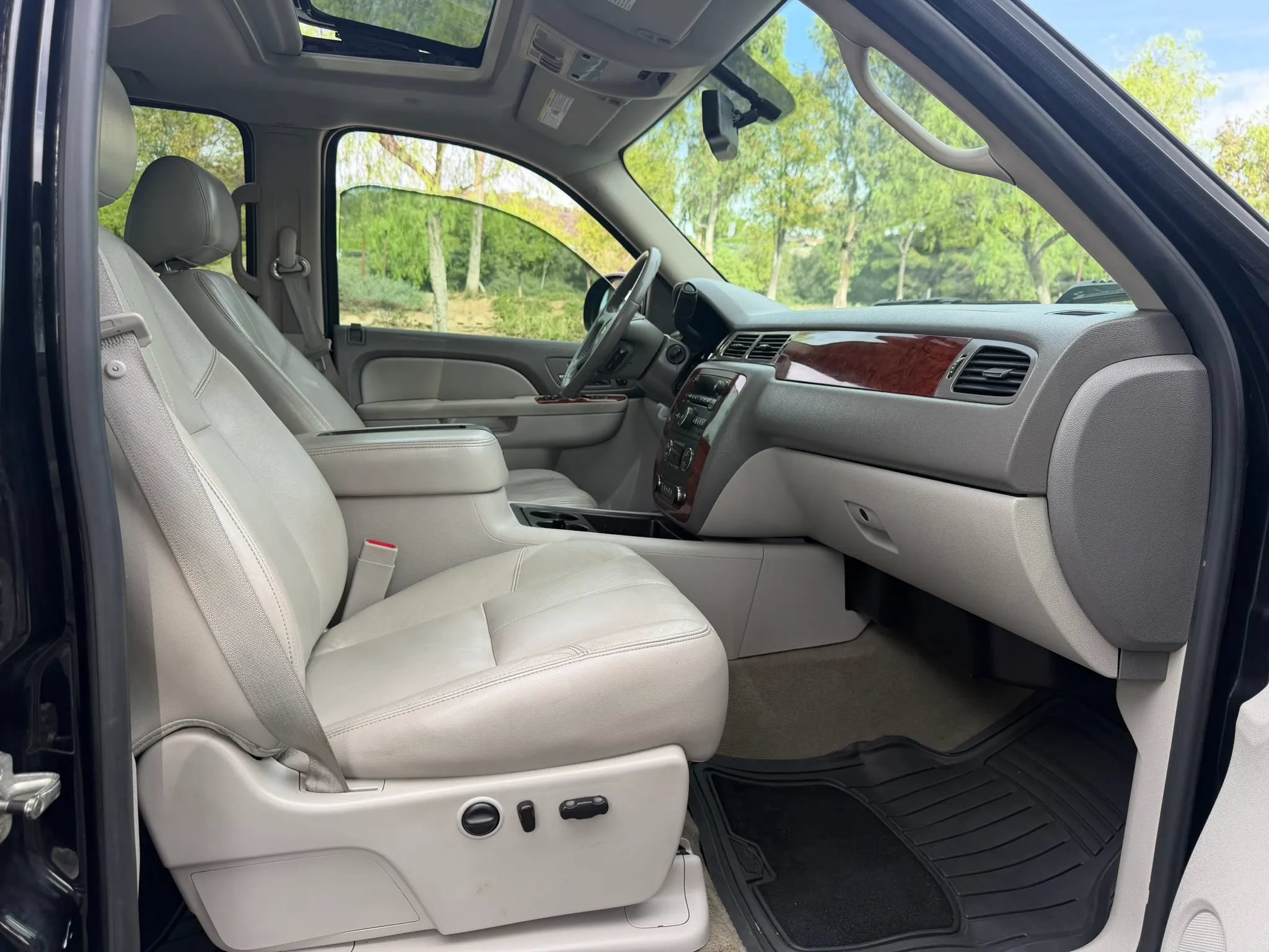 Used 2011 Chevrolet Silverado 1500 LTZ w/ Max Trailering Pack AWD/4WD image 22